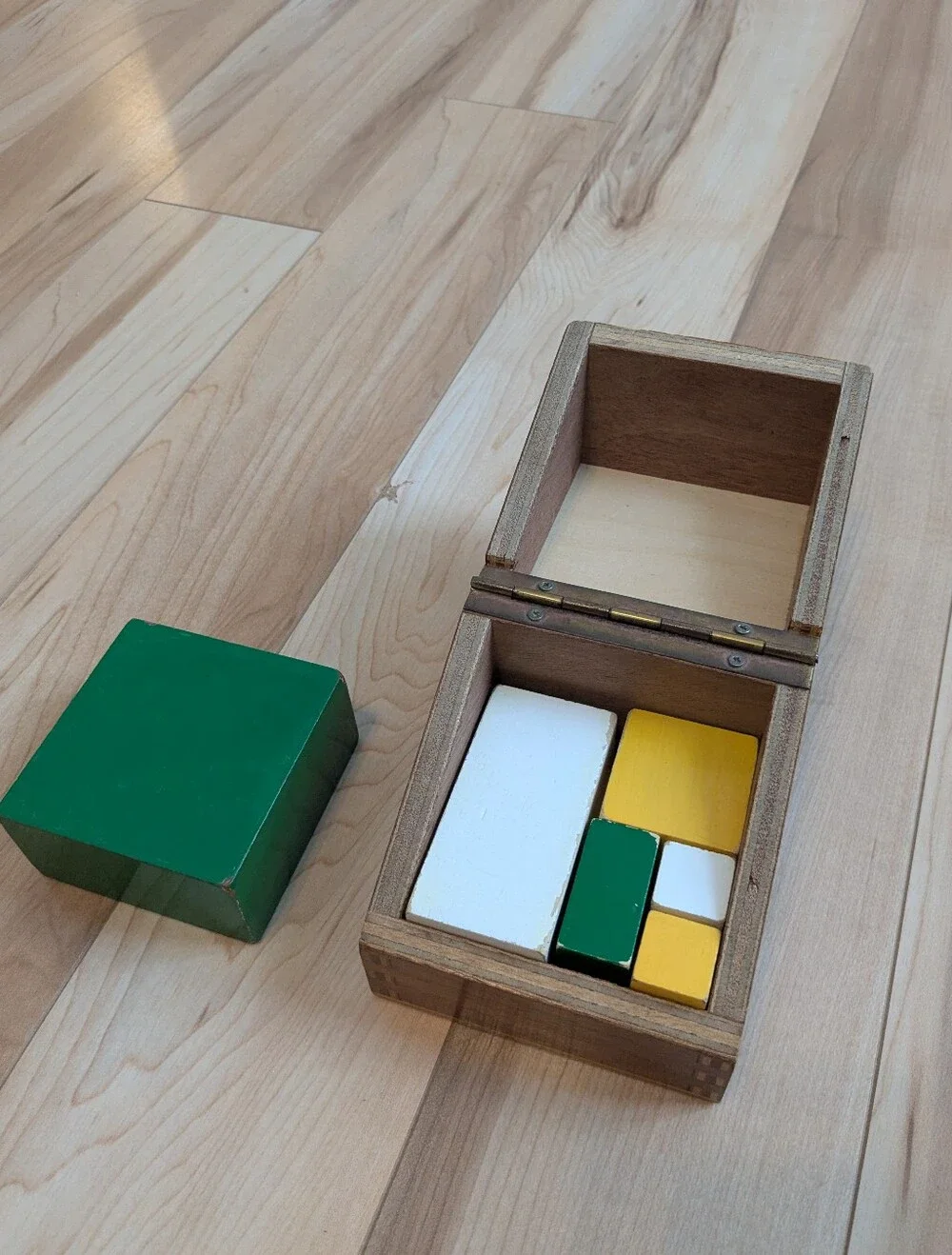 Vingage Montessori Power Of 2 Cubes